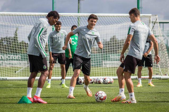 库里31分詹姆斯40+8+9 勇士力克湖人回西部第9